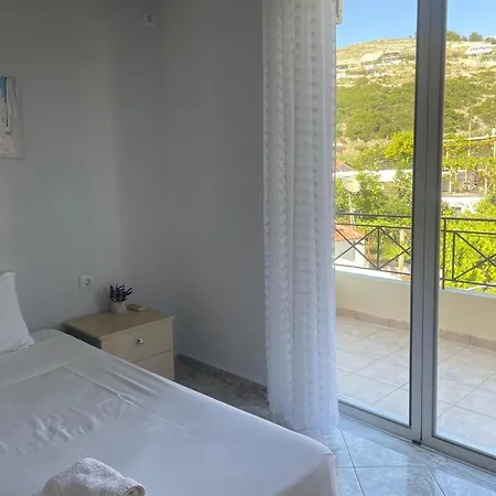 Marina * Himare